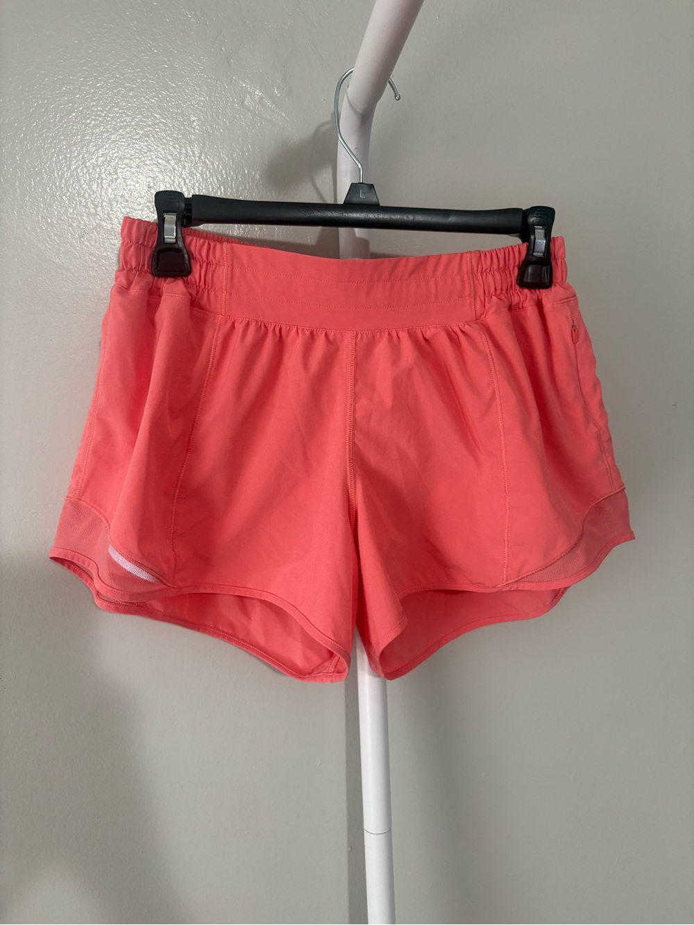 lululemon athletica Coral Athletic Running Shorts Hottie Hot Shorts Sz.8